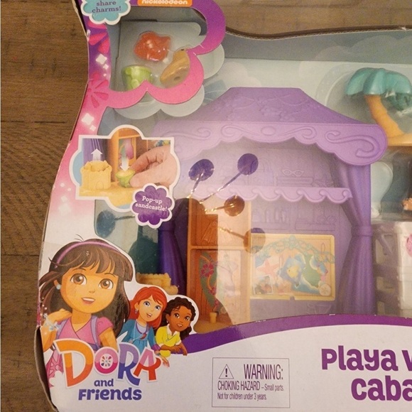 Dora The Explorer and Friends Playa Verde Beach Cabana Playset 2014 - Picture 3 of 6